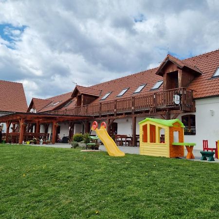 Hotel Penzion U Farmáře Chotoviny Esterno foto