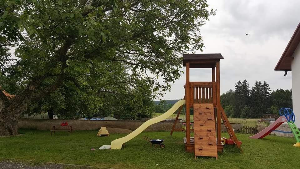 Hotel Penzion U Farmáře Chotoviny Esterno foto