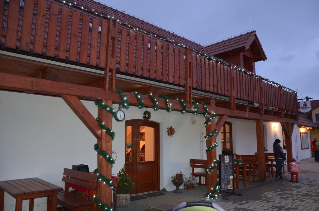 Hotel Penzion U Farmáře Chotoviny Esterno foto