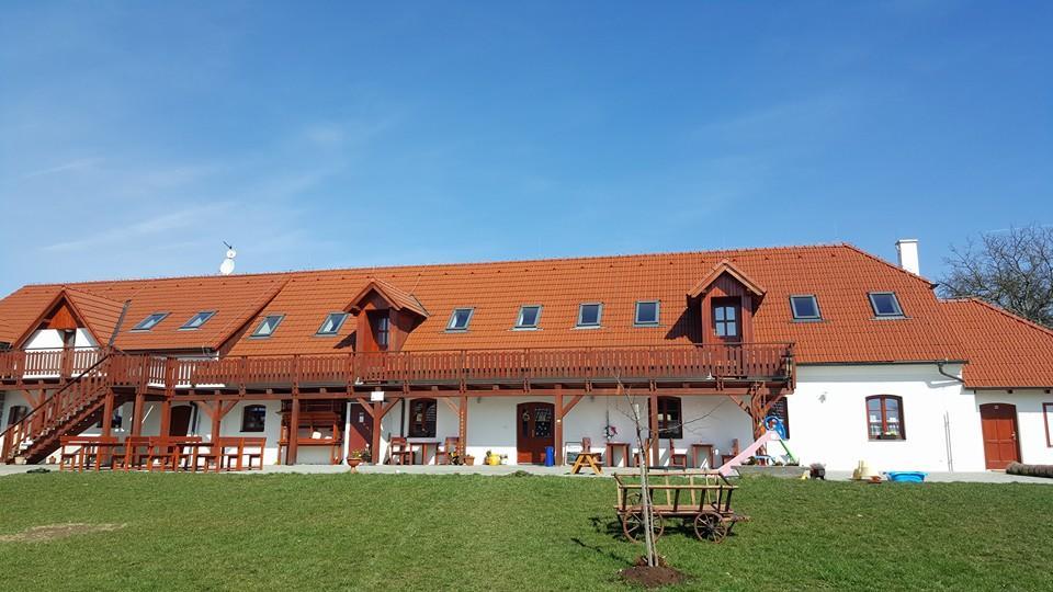 Hotel Penzion U Farmáře Chotoviny Esterno foto