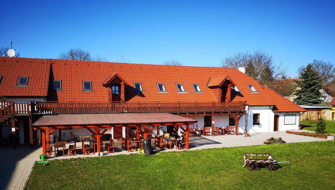 Hotel Penzion U Farmáře Chotoviny Esterno foto